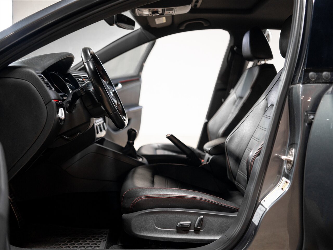 2017 Volkswagen Jetta 2.0T GLI - Photo 32 - Peoria, IL 61615