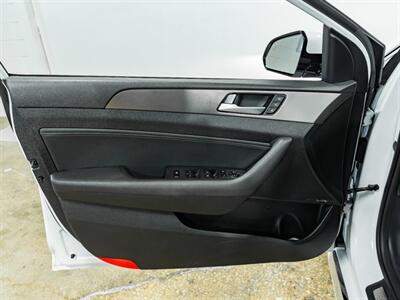 2015 Hyundai SONATA Limited 2.0T   - Photo 23 - Peoria, IL 61615