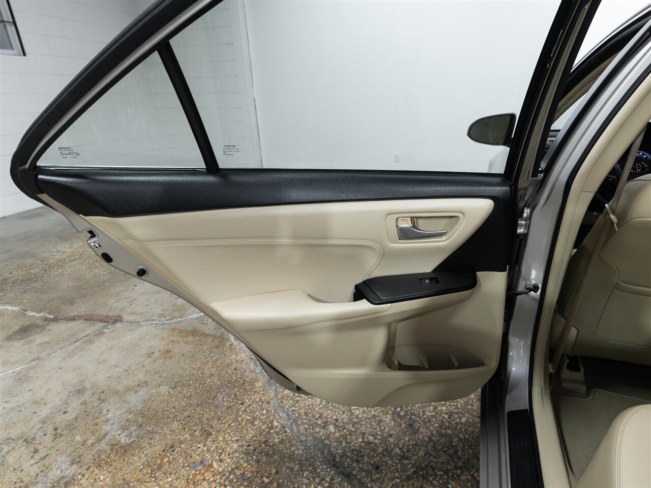 2015 Toyota Camry XLE   - Photo 30 - Peoria, IL 61615