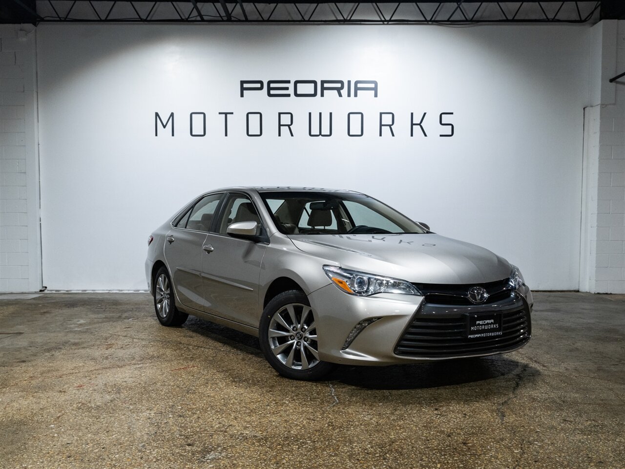 2015 Toyota Camry XLE   - Photo 1 - Peoria, IL 61615