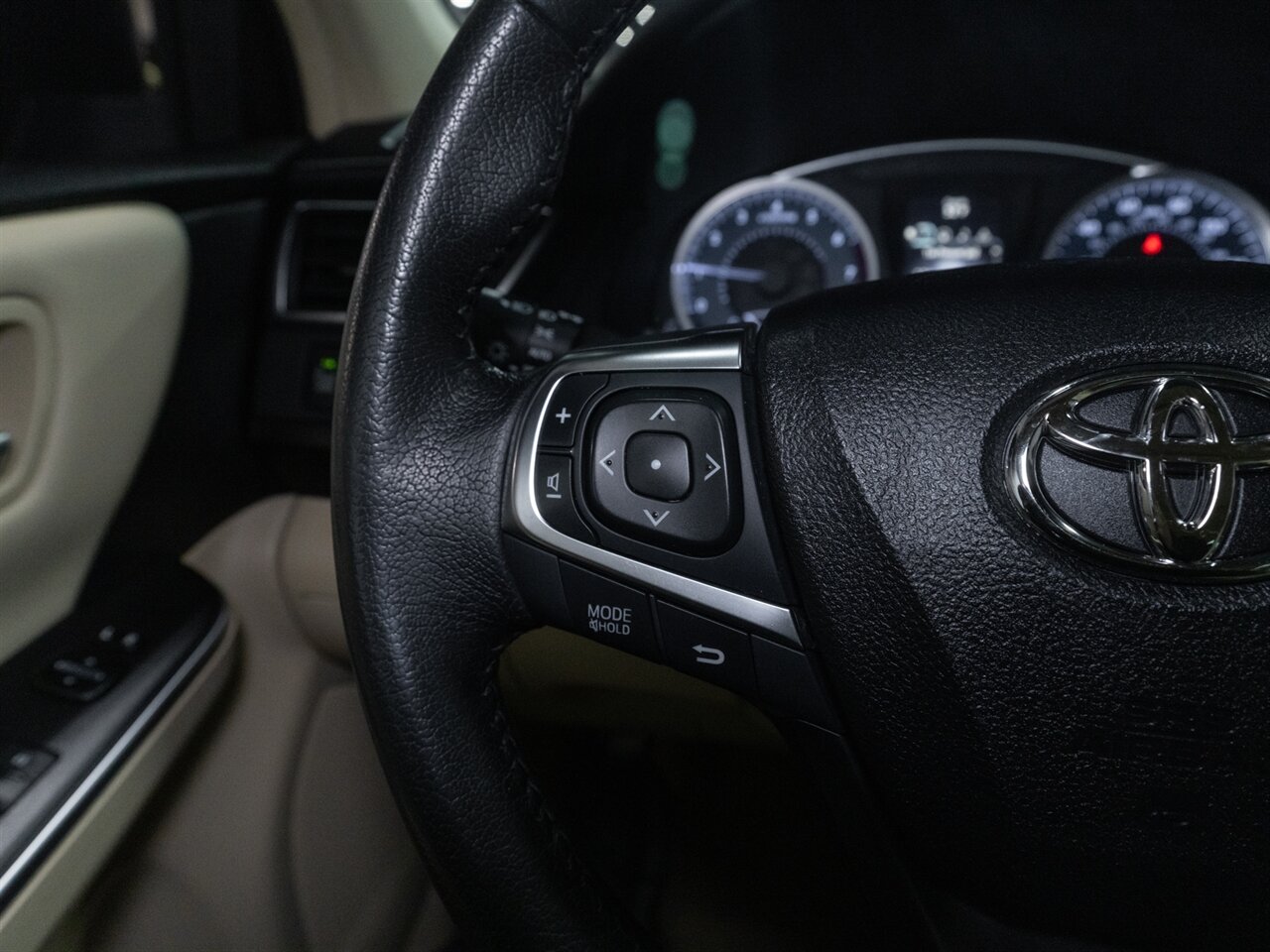 2015 Toyota Camry XLE   - Photo 14 - Peoria, IL 61615