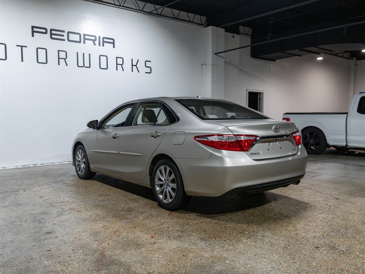 2015 Toyota Camry XLE   - Photo 23 - Peoria, IL 61615