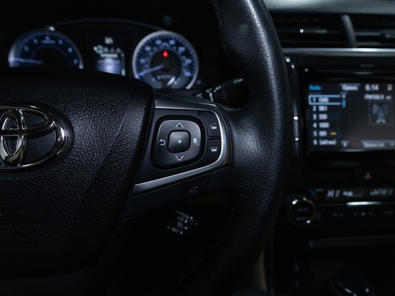 2015 Toyota Camry XLE   - Photo 17 - Peoria, IL 61615