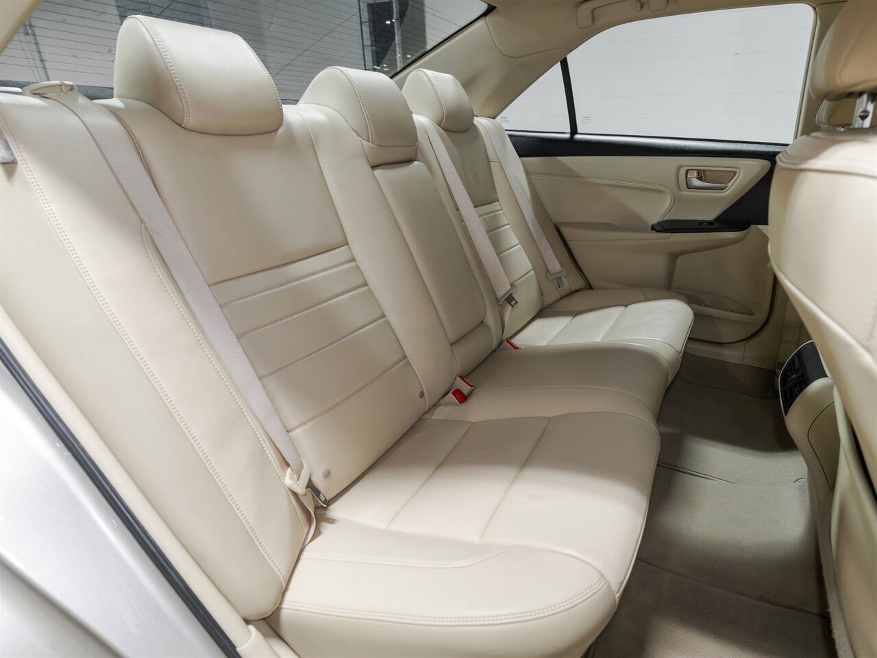 2015 Toyota Camry XLE   - Photo 32 - Peoria, IL 61615