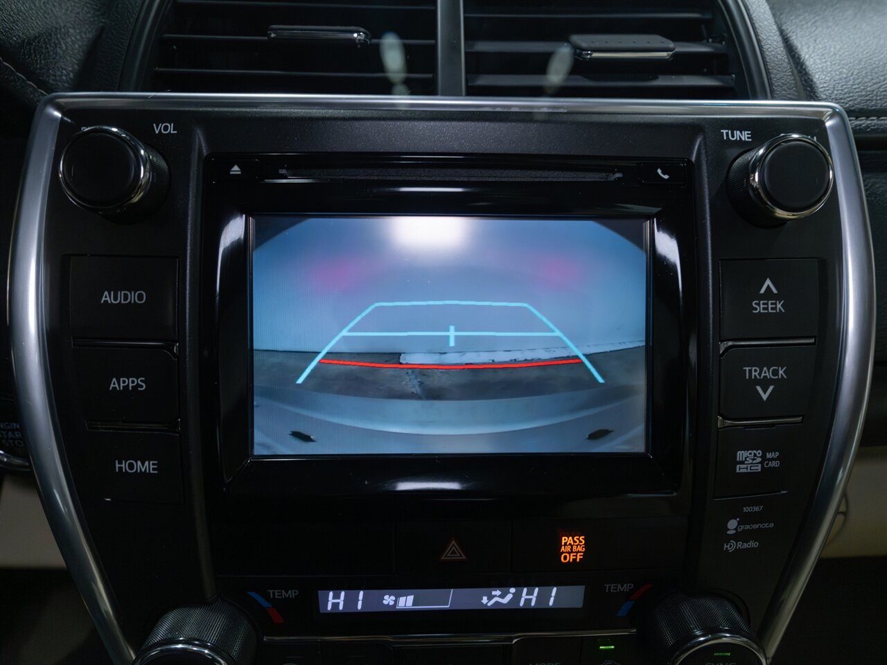 2015 Toyota Camry XLE   - Photo 18 - Peoria, IL 61615