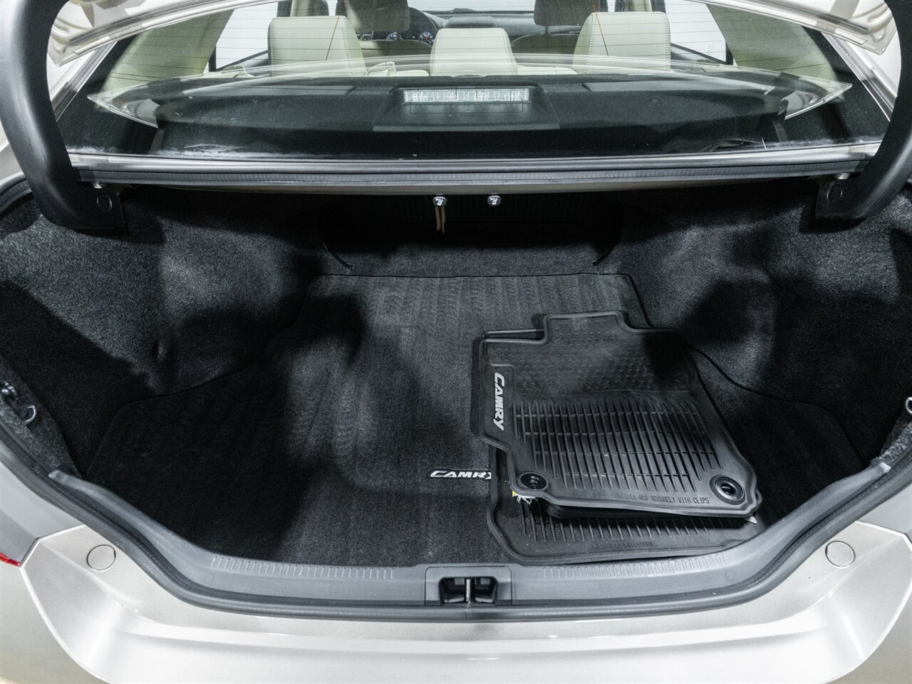 2015 Toyota Camry XLE   - Photo 25 - Peoria, IL 61615