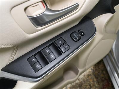 2015 Toyota Camry XLE   - Photo 6 - Peoria, IL 61615