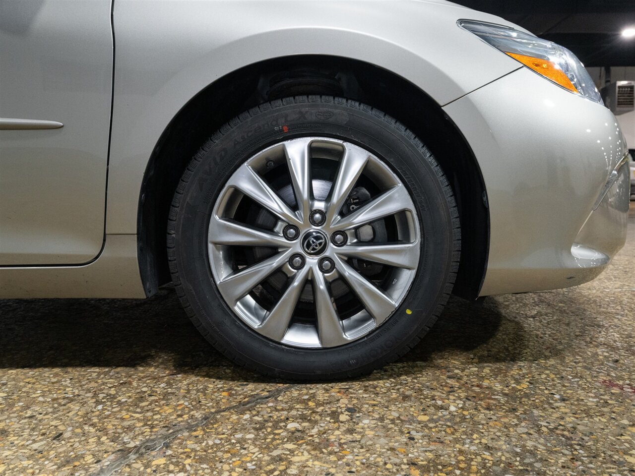 2015 Toyota Camry XLE   - Photo 9 - Peoria, IL 61615
