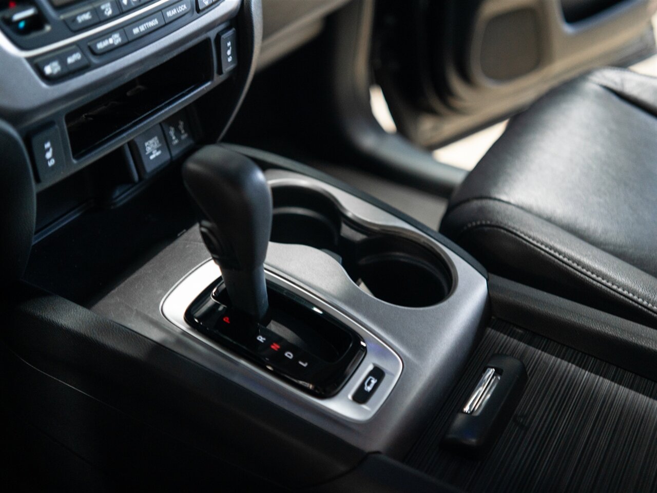 2016 Honda Pilot EX-L - Photo 30 - Peoria, IL 61615
