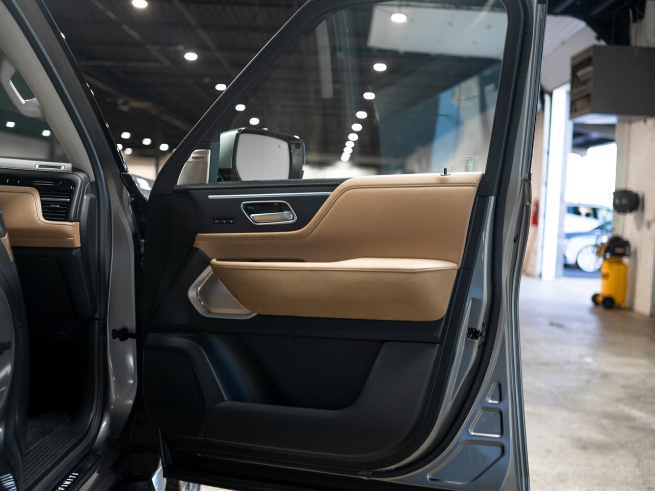2025 INFINITI QX80 Sensory - Photo 30 - Peoria, IL 61615