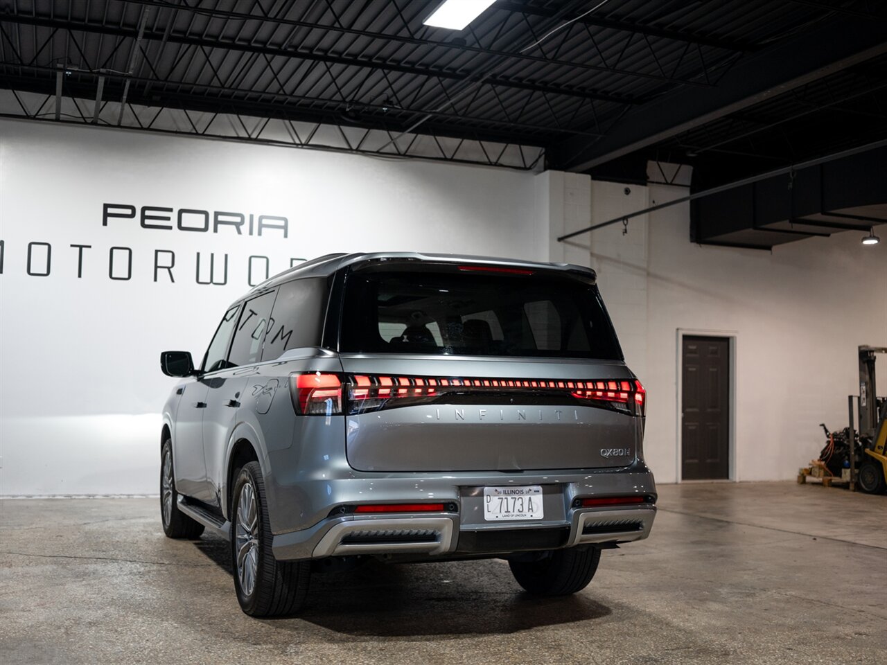 2025 INFINITI QX80 Sensory - Photo 9 - Peoria, IL 61615