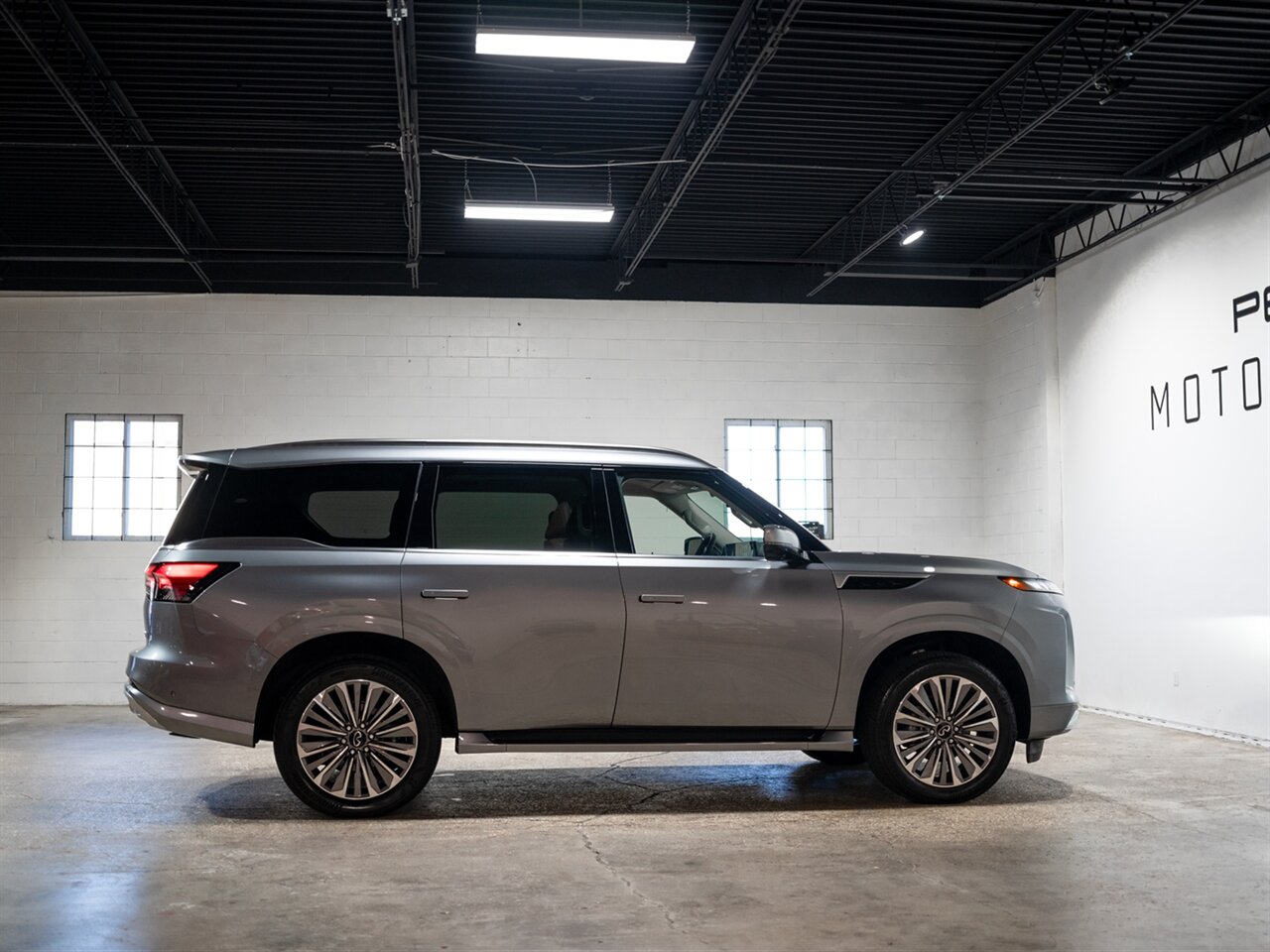 2025 INFINITI QX80 Sensory - Photo 11 - Peoria, IL 61615