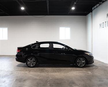 2022 Kia Forte LXS   - Photo 14 - Peoria, IL 61615