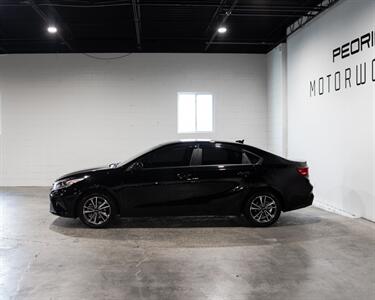 2022 Kia Forte LXS   - Photo 5 - Peoria, IL 61615