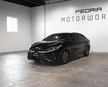 2022 Kia Forte LXS   - Photo 4 - Peoria, IL 61615