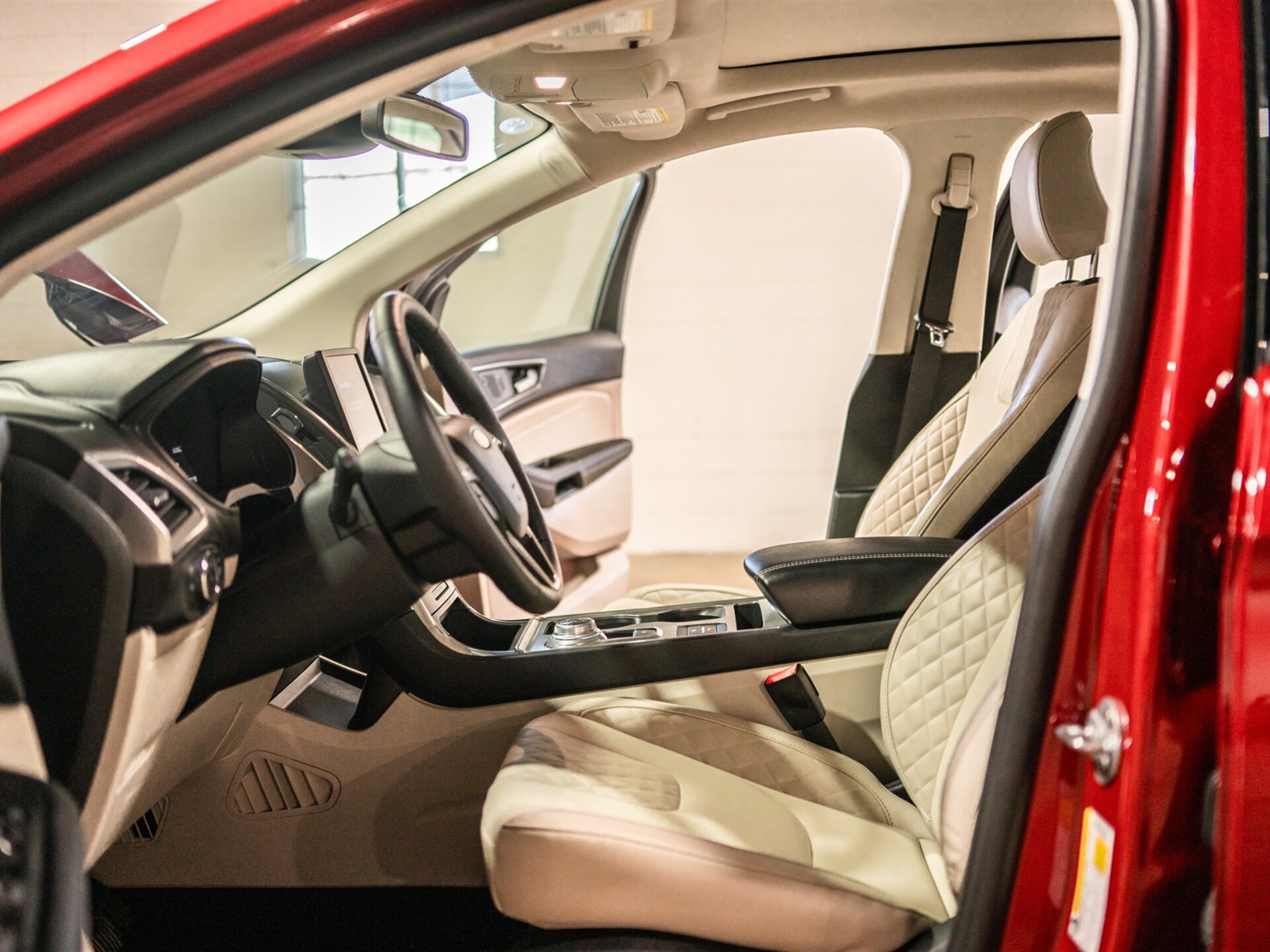 2024 Ford Edge Titanium photo 22