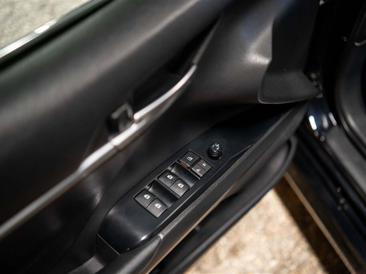 2019 Toyota Camry LE - Photo 33 - Peoria, IL 61615