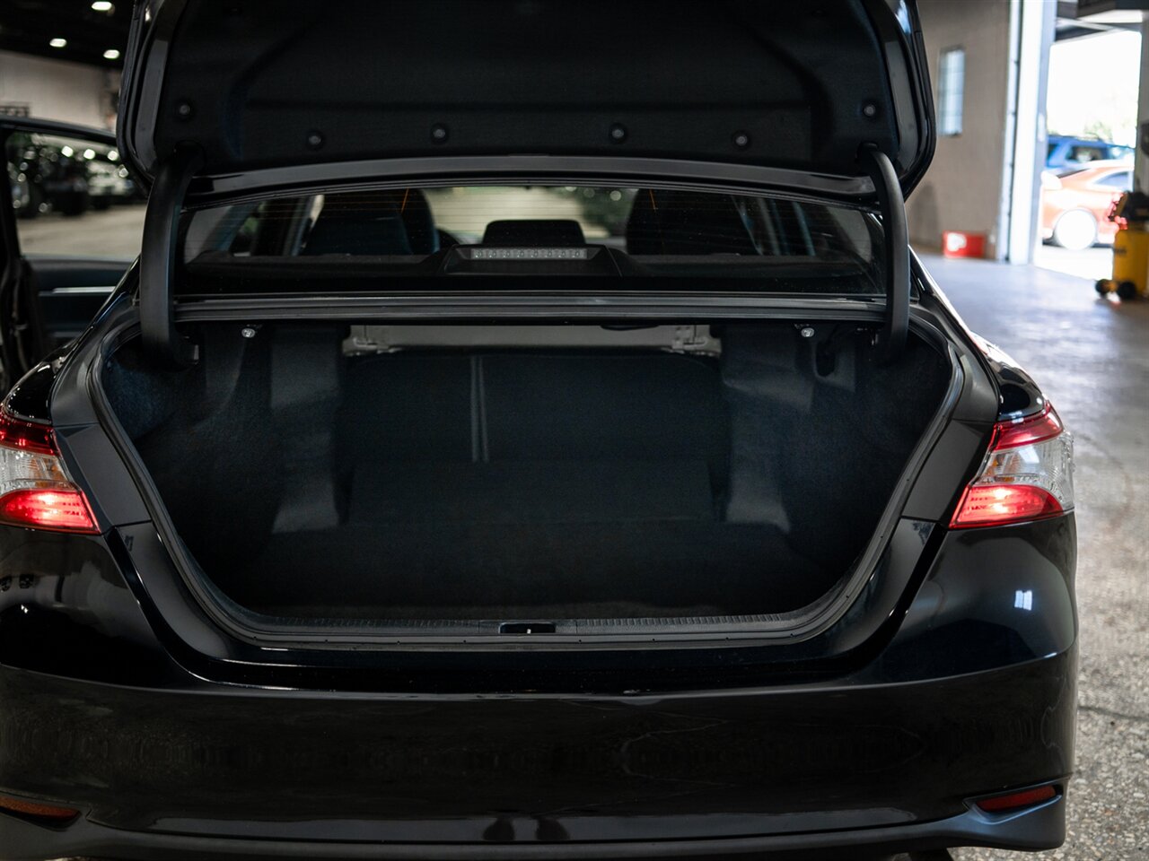 2019 Toyota Camry LE - Photo 22 - Peoria, IL 61615