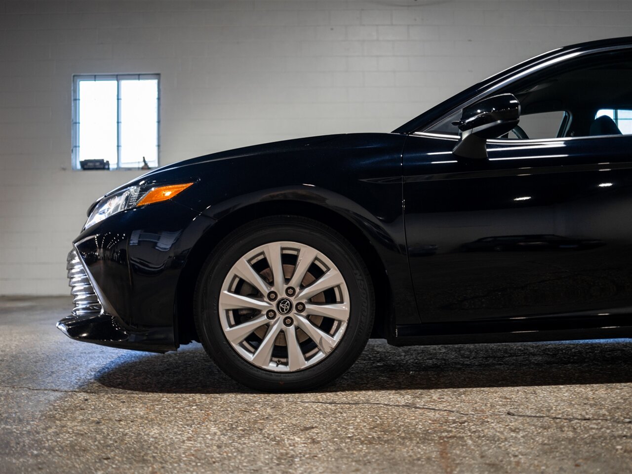 2019 Toyota Camry LE - Photo 20 - Peoria, IL 61615