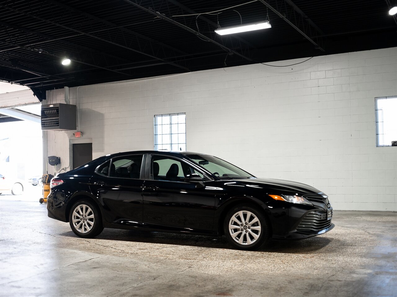 2019 Toyota Camry LE - Photo 11 - Peoria, IL 61615