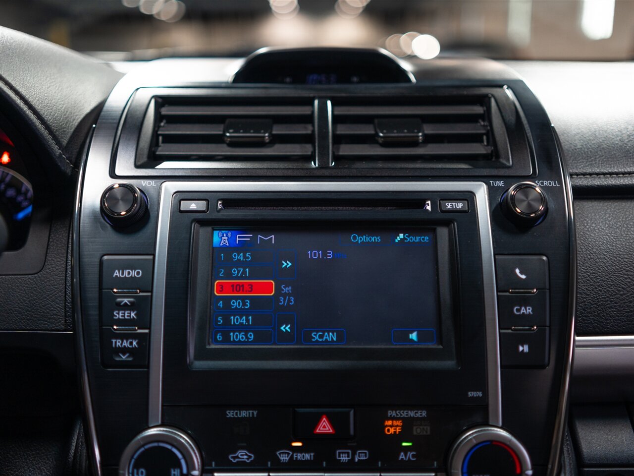 2014 Toyota Camry SE   - Photo 23 - Peoria, IL 61615