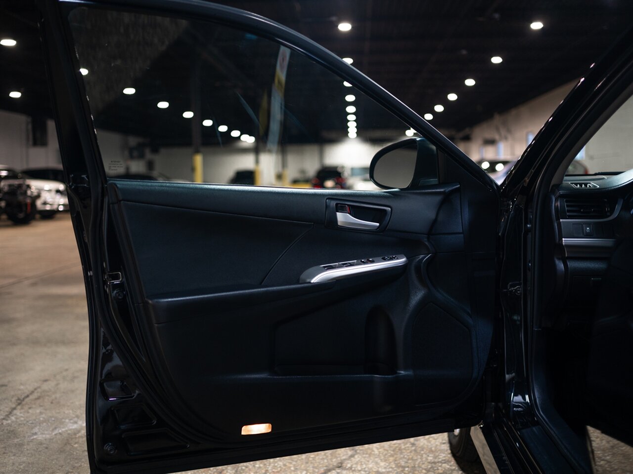 2014 Toyota Camry SE   - Photo 33 - Peoria, IL 61615
