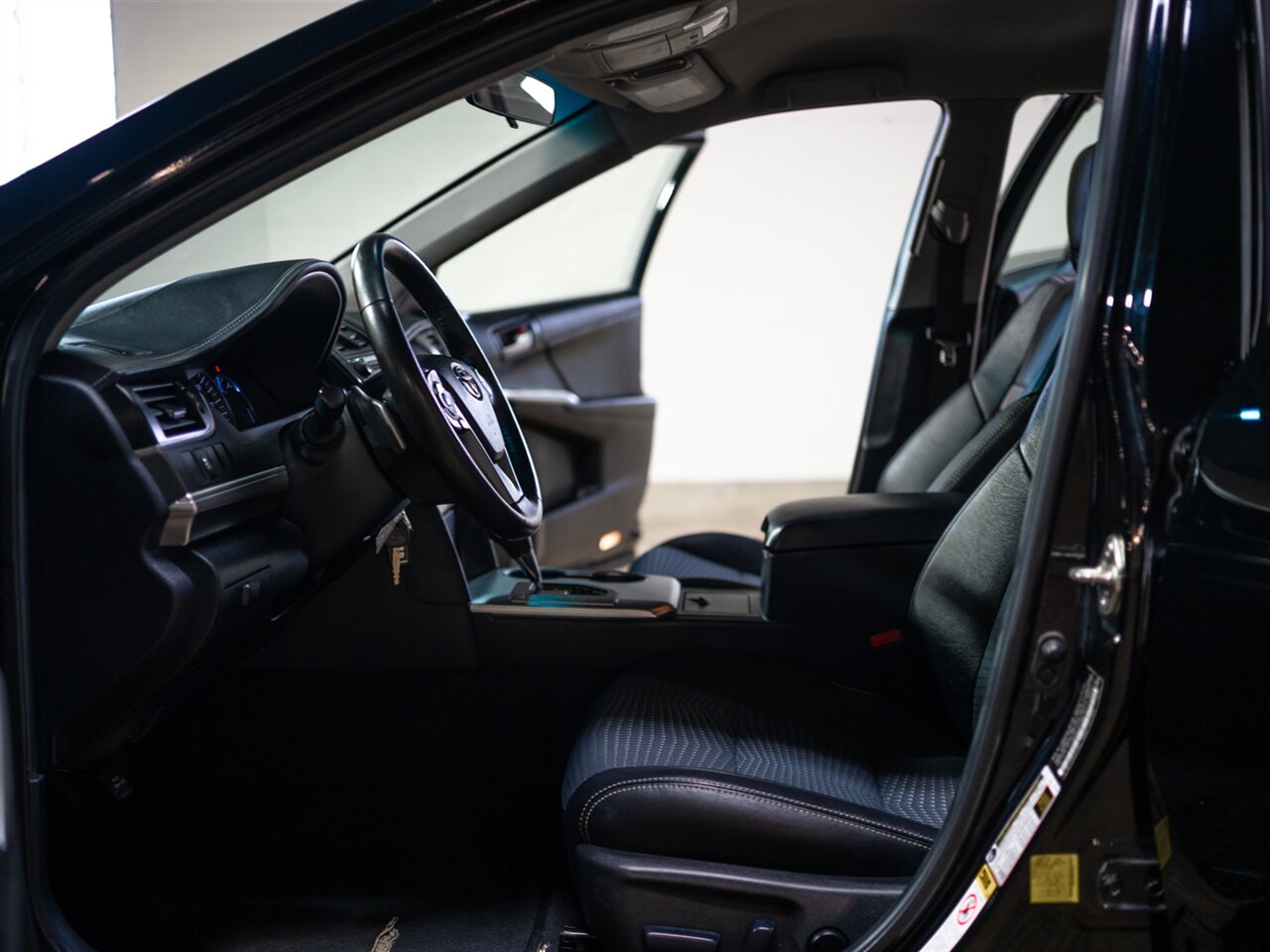 2014 Toyota Camry SE   - Photo 29 - Peoria, IL 61615