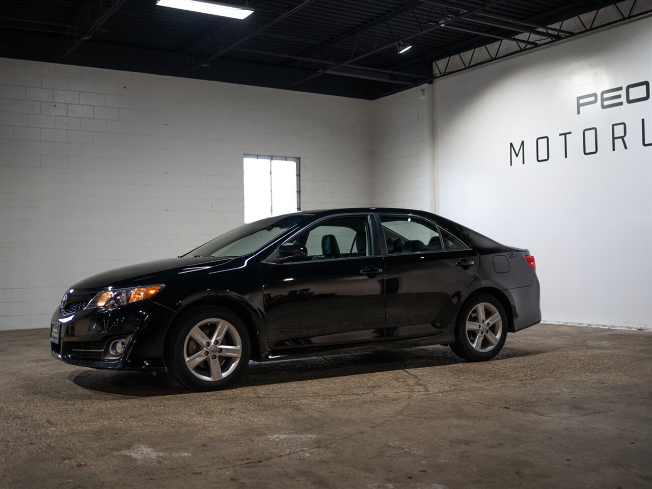 2014 Toyota Camry SE   - Photo 5 - Peoria, IL 61615
