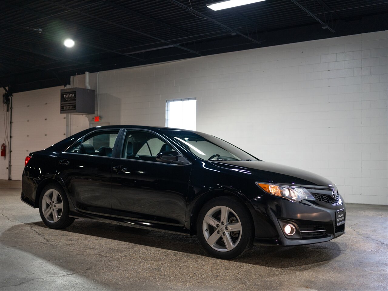 2014 Toyota Camry SE   - Photo 11 - Peoria, IL 61615