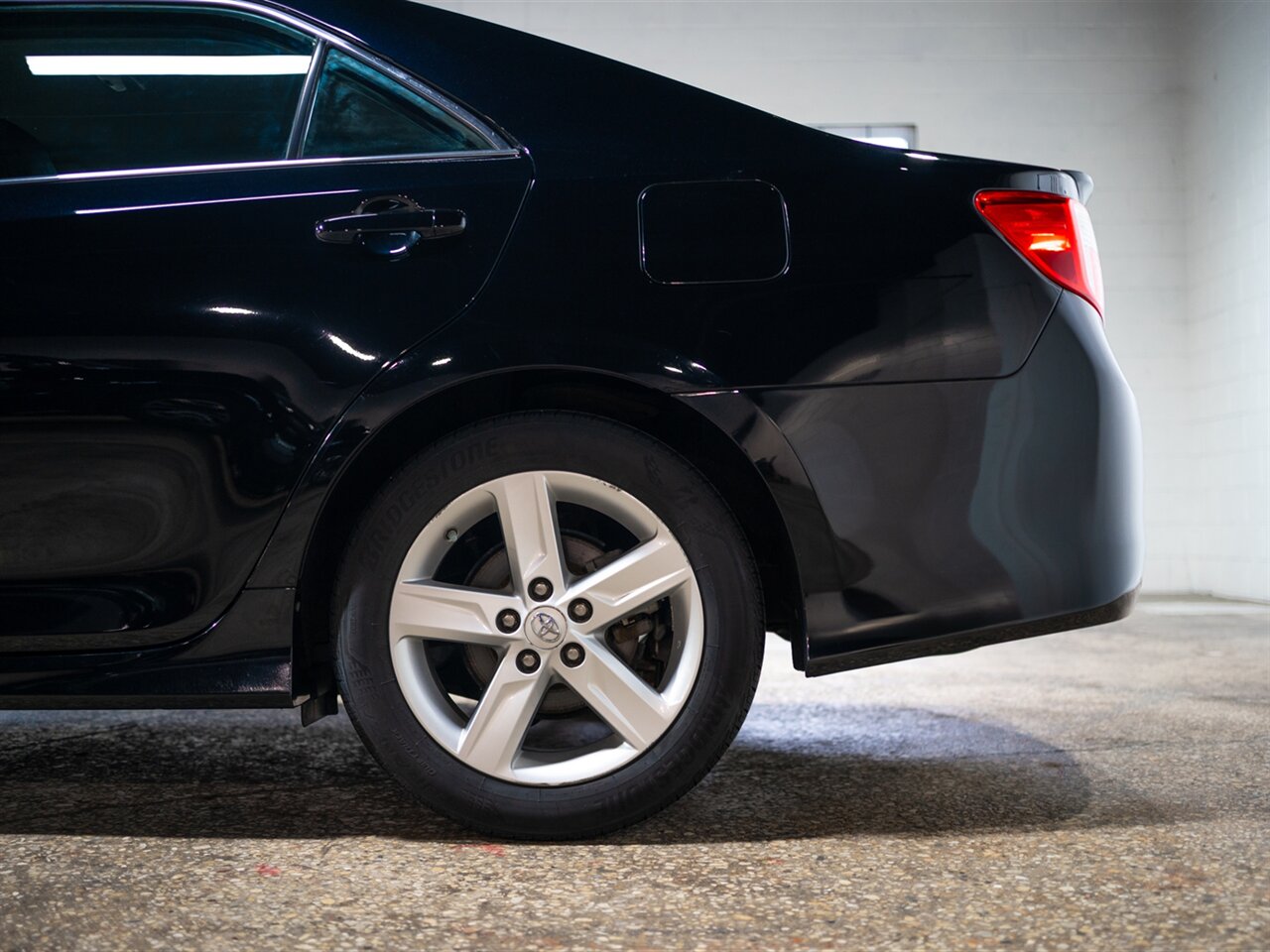 2014 Toyota Camry SE   - Photo 14 - Peoria, IL 61615
