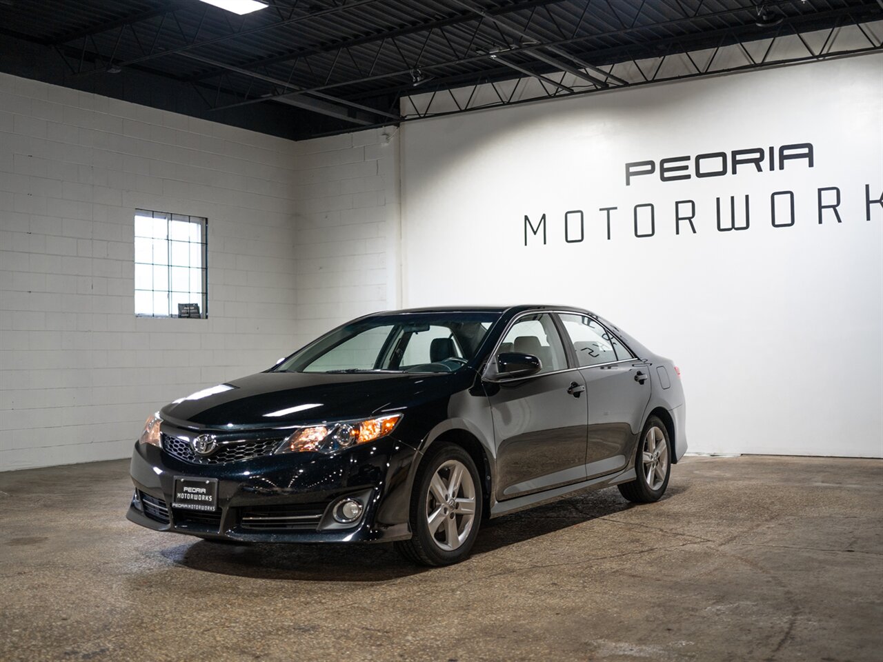 2014 Toyota Camry SE   - Photo 3 - Peoria, IL 61615