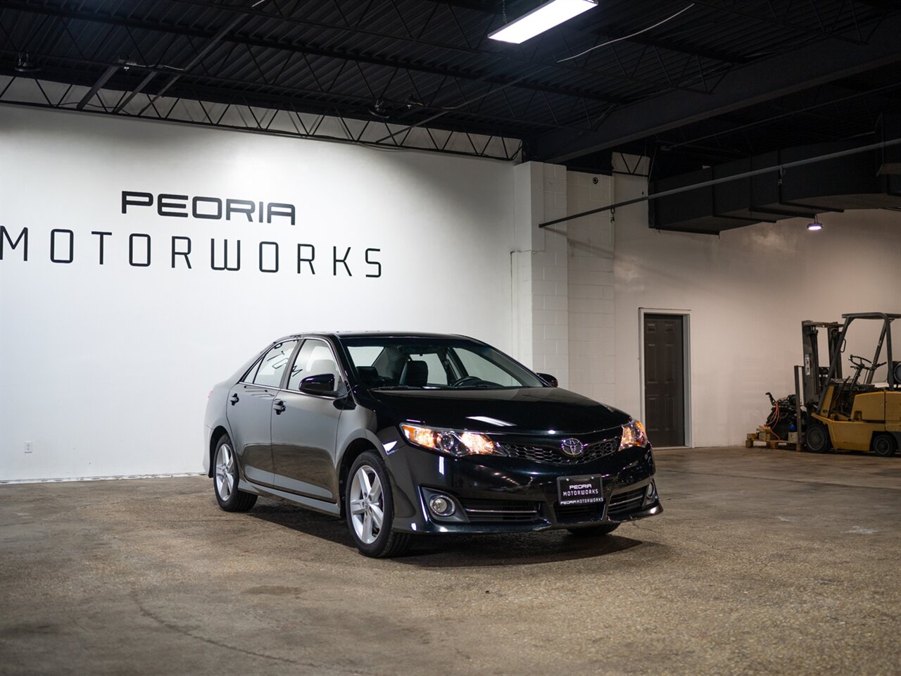 2014 Toyota Camry SE   - Photo 2 - Peoria, IL 61615