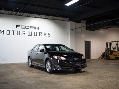 2014 Toyota Camry SE   - Photo 2 - Peoria, IL 61615