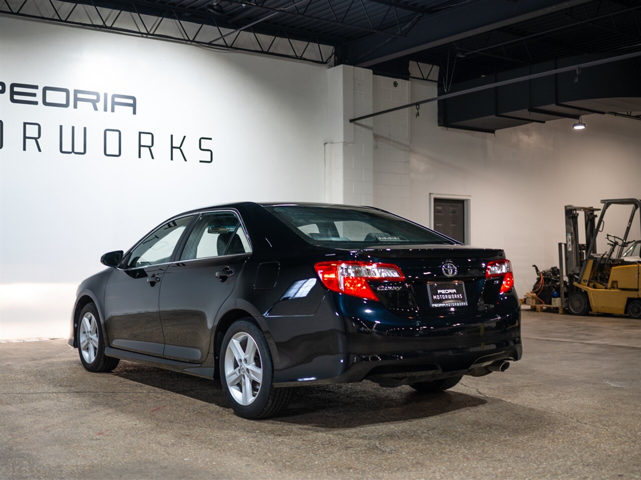 2014 Toyota Camry SE   - Photo 8 - Peoria, IL 61615