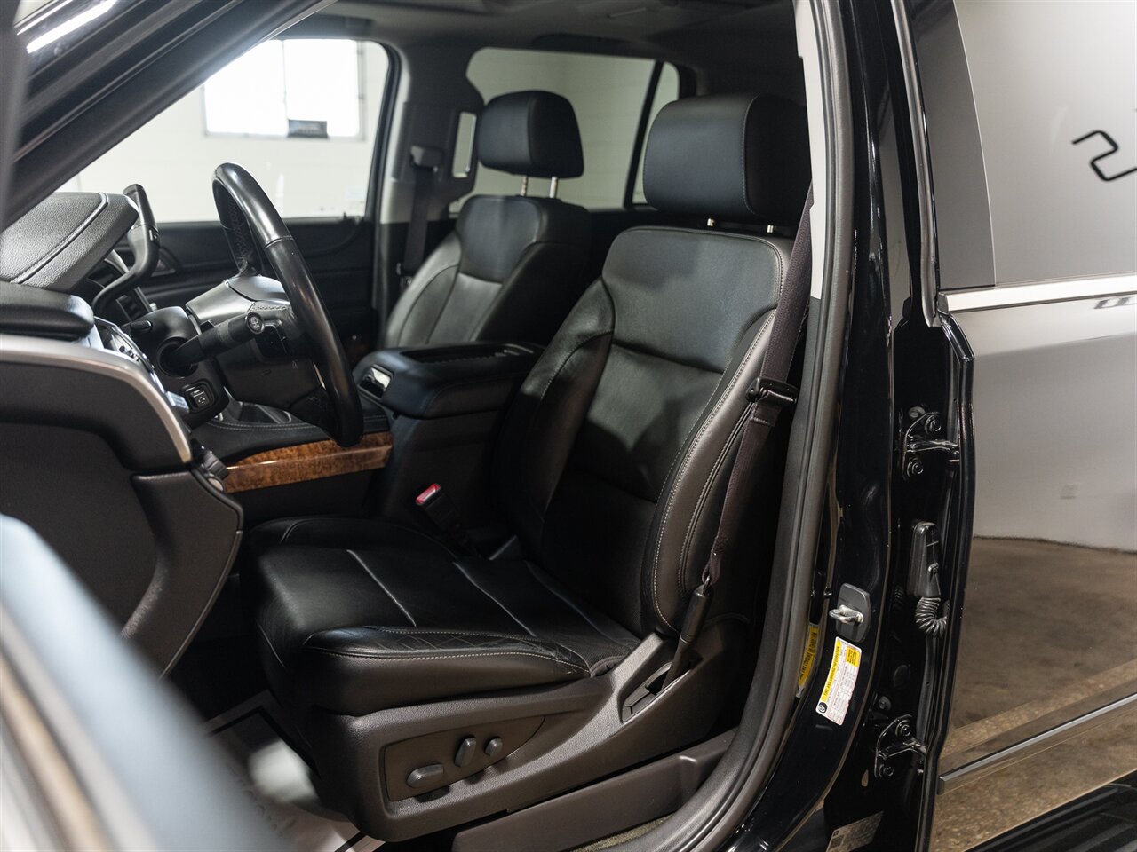 2017 Chevrolet Tahoe Premier   - Photo 18 - Peoria, IL 61615