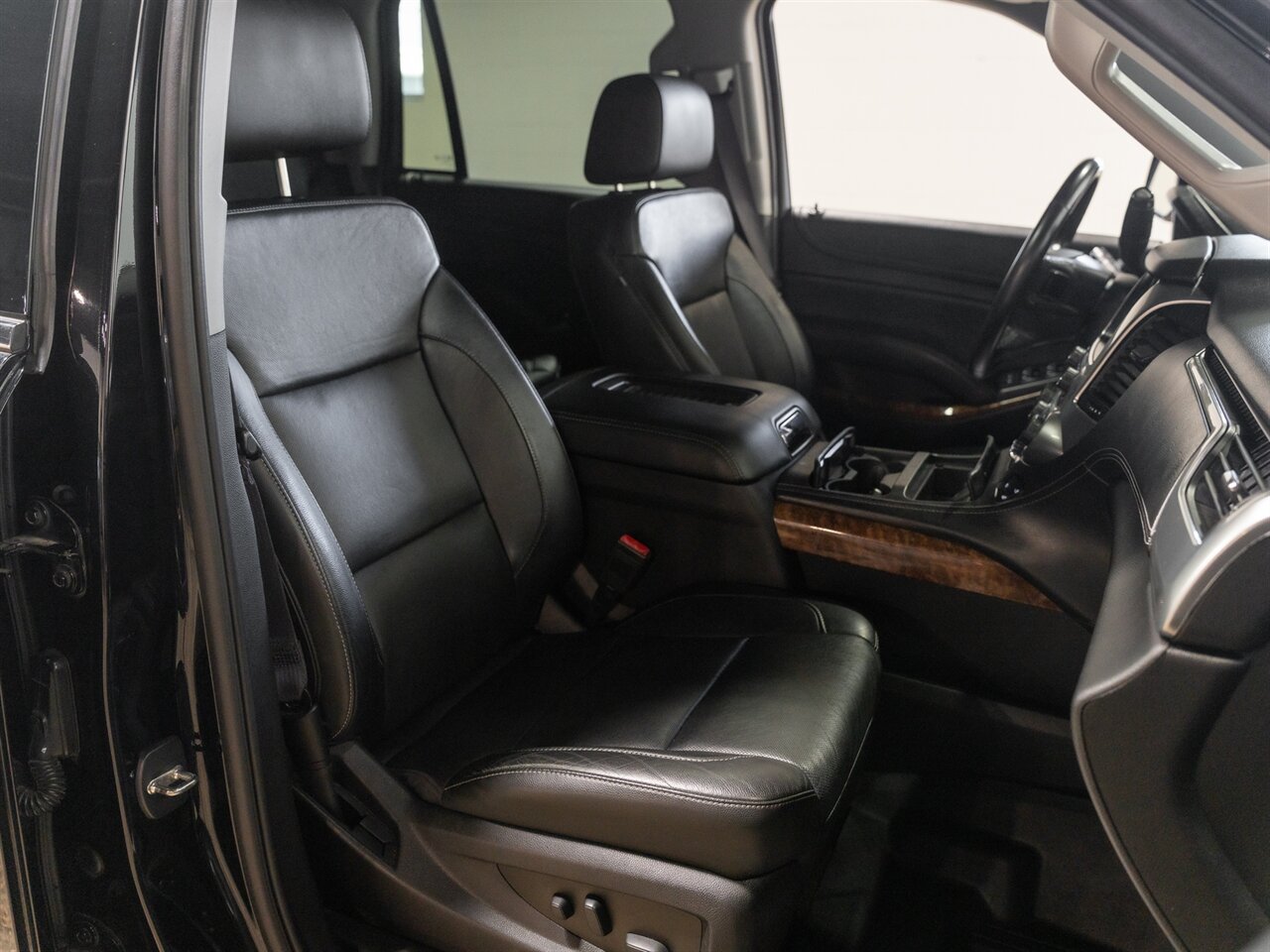 2017 Chevrolet Tahoe Premier   - Photo 24 - Peoria, IL 61615