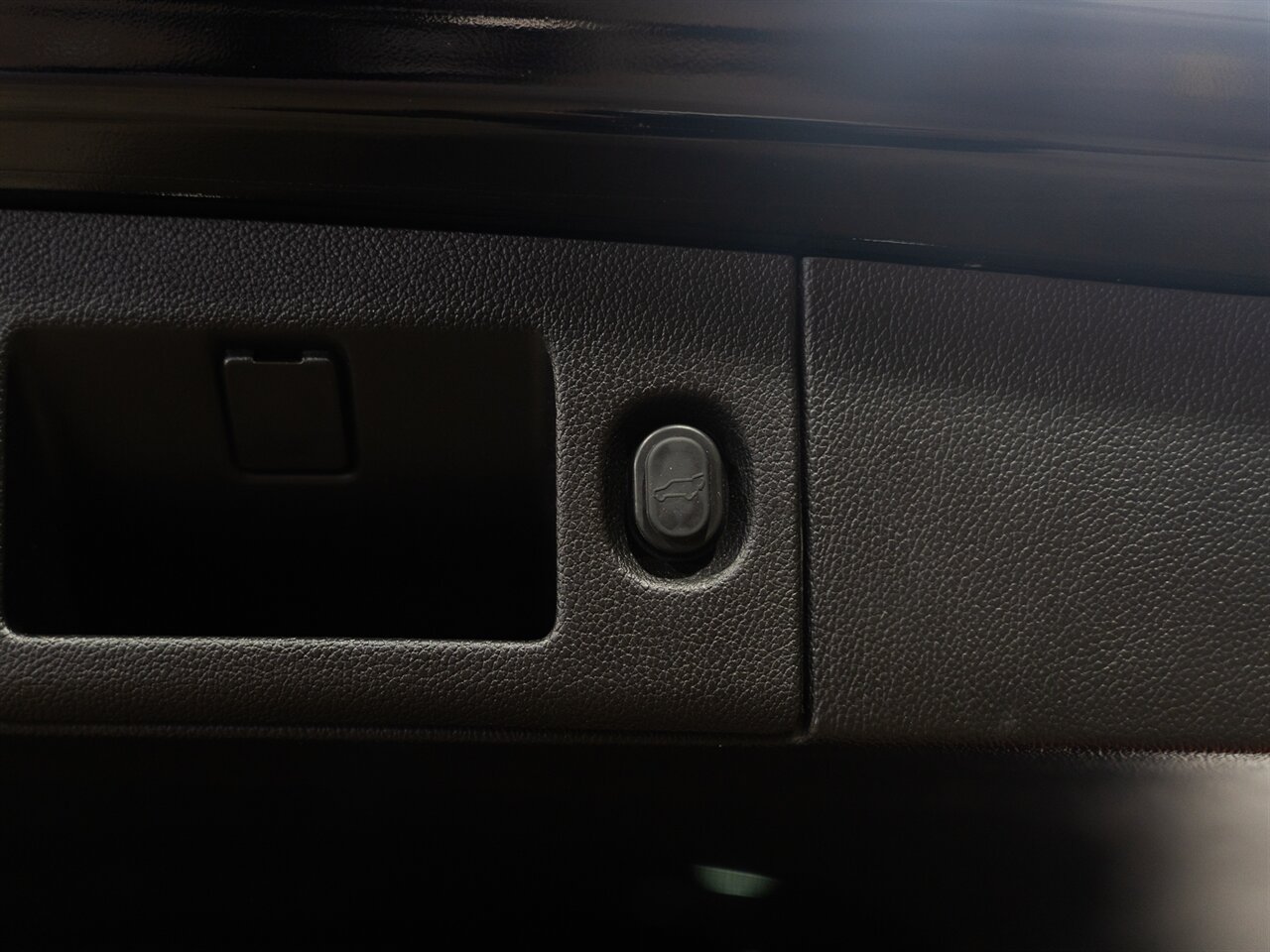 2017 Chevrolet Tahoe Premier   - Photo 35 - Peoria, IL 61615