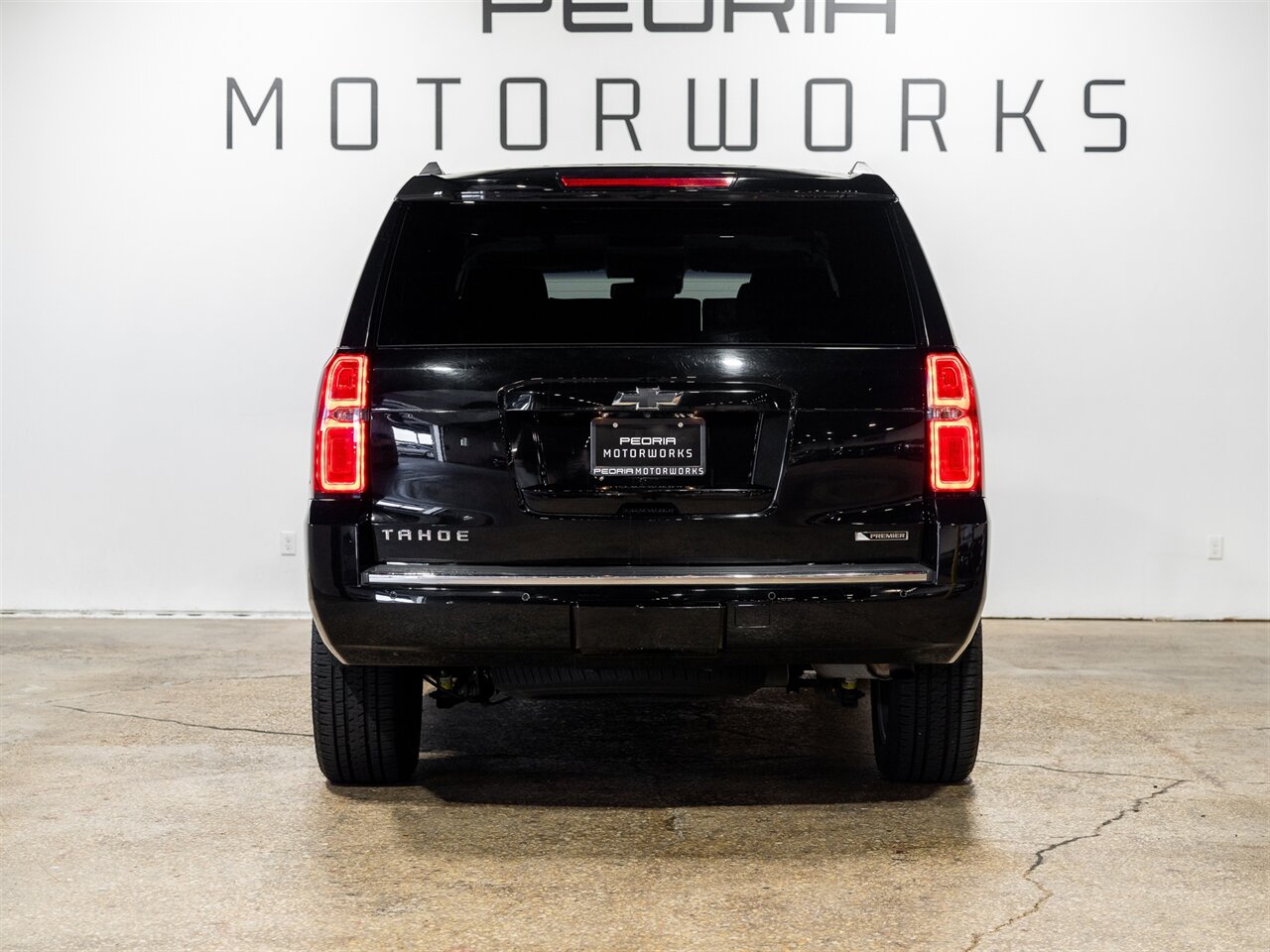 2017 Chevrolet Tahoe Premier   - Photo 9 - Peoria, IL 61615