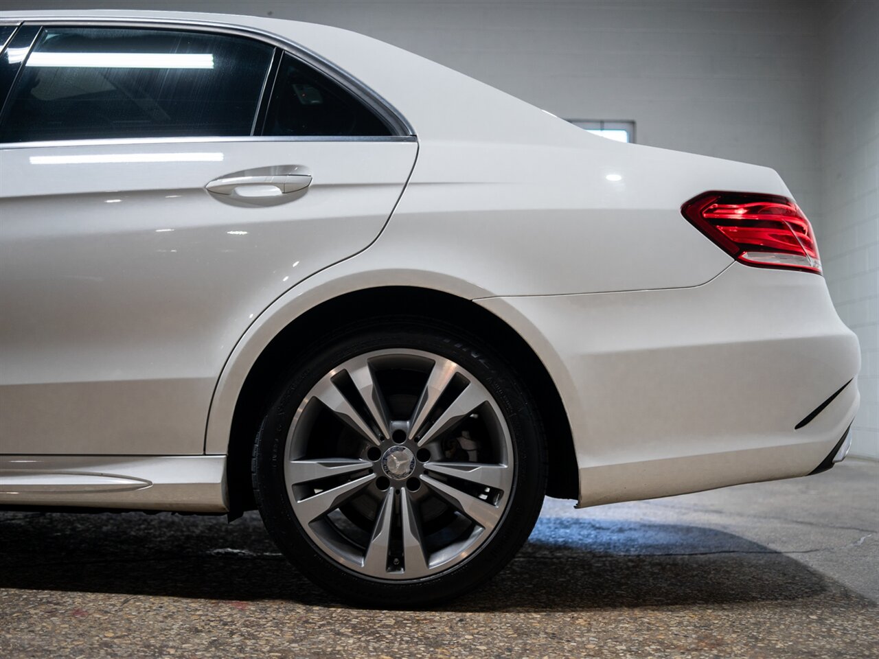 2014 Mercedes-Benz E 350 Luxury 4MATIC - Photo 10 - Peoria, IL 61615