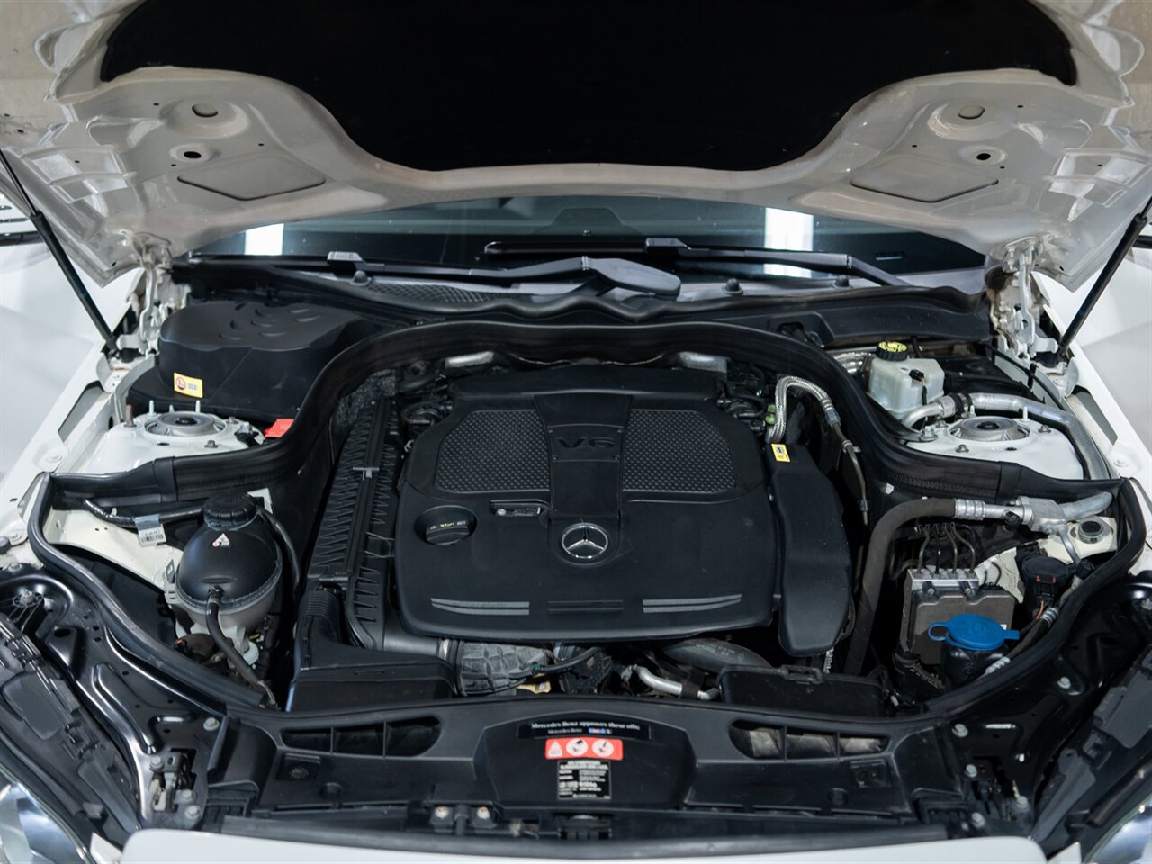 2014 Mercedes-Benz E 350 Luxury 4MATIC - Photo 34 - Peoria, IL 61615