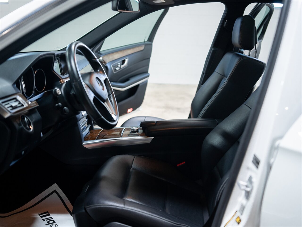 2014 Mercedes-Benz E 350 Luxury 4MATIC - Photo 33 - Peoria, IL 61615