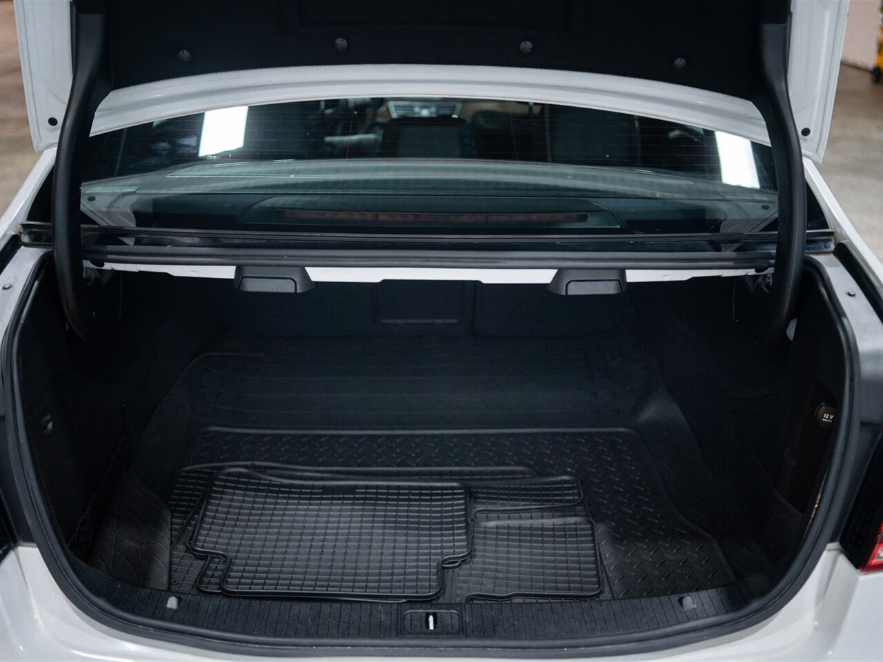 2014 Mercedes-Benz E 350 Luxury 4MATIC - Photo 18 - Peoria, IL 61615