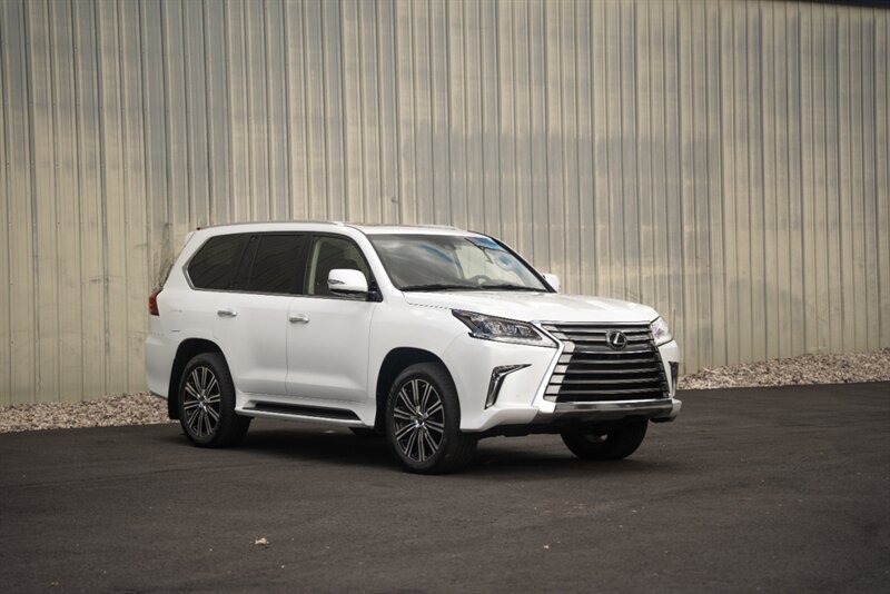 2021 Lexus LX 570 Three-Row - Photo 1 - Peoria, IL 61615