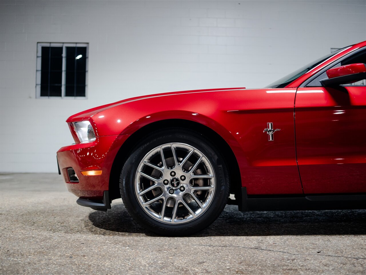 2012 Ford Mustang V6 Premium - Photo 10 - Peoria, IL 61615