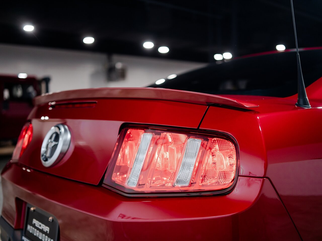 2012 Ford Mustang V6 Premium - Photo 16 - Peoria, IL 61615