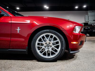 2012 Ford Mustang V6 Premium - Photo 13 - Peoria, IL 61615