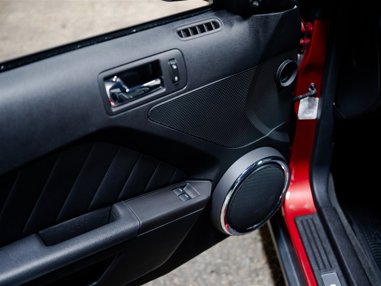 2012 Ford Mustang V6 Premium - Photo 22 - Peoria, IL 61615