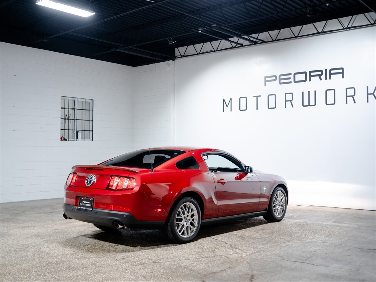 2012 Ford Mustang V6 Premium - Photo 5 - Peoria, IL 61615