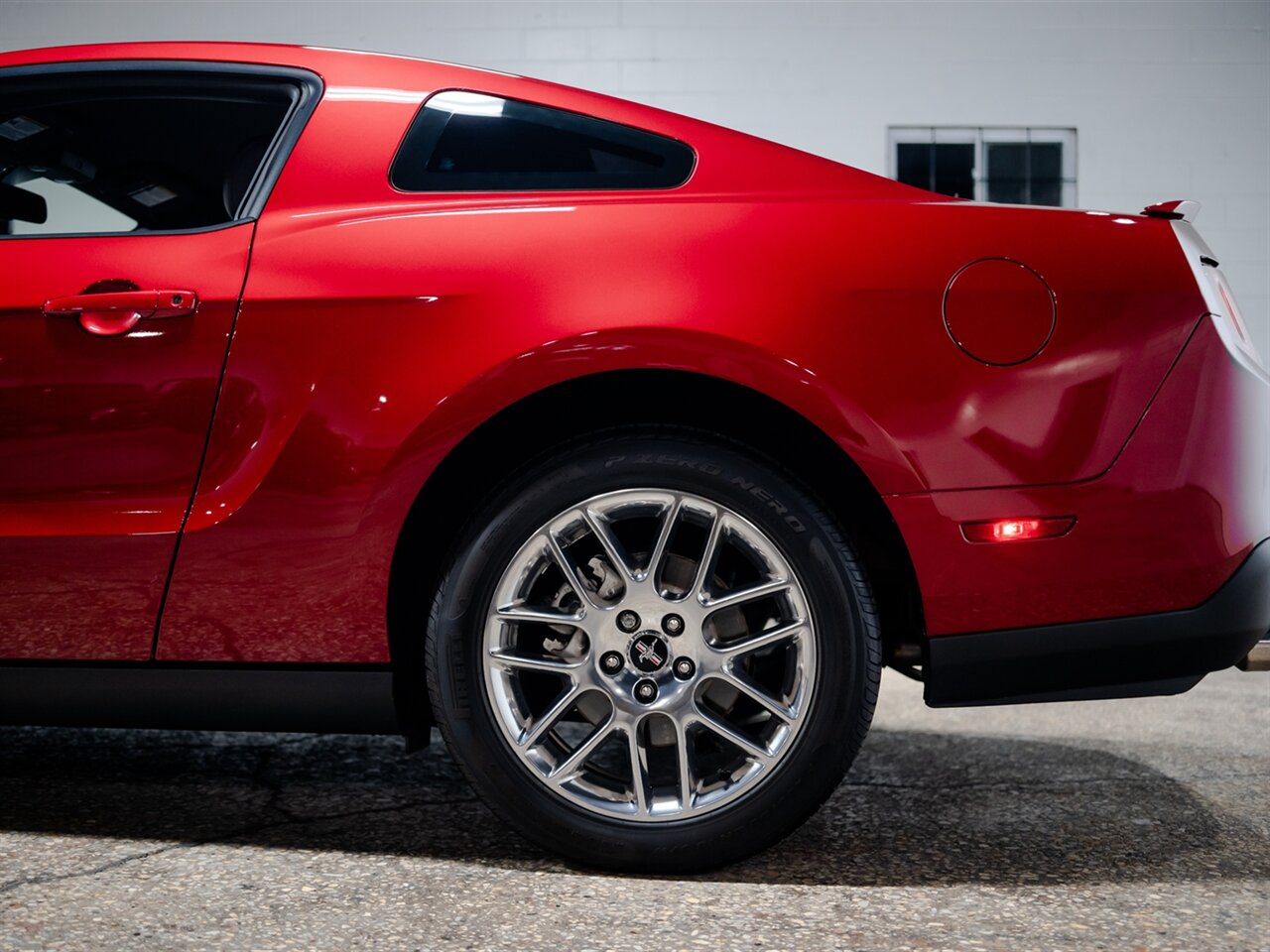 2012 Ford Mustang V6 Premium - Photo 11 - Peoria, IL 61615