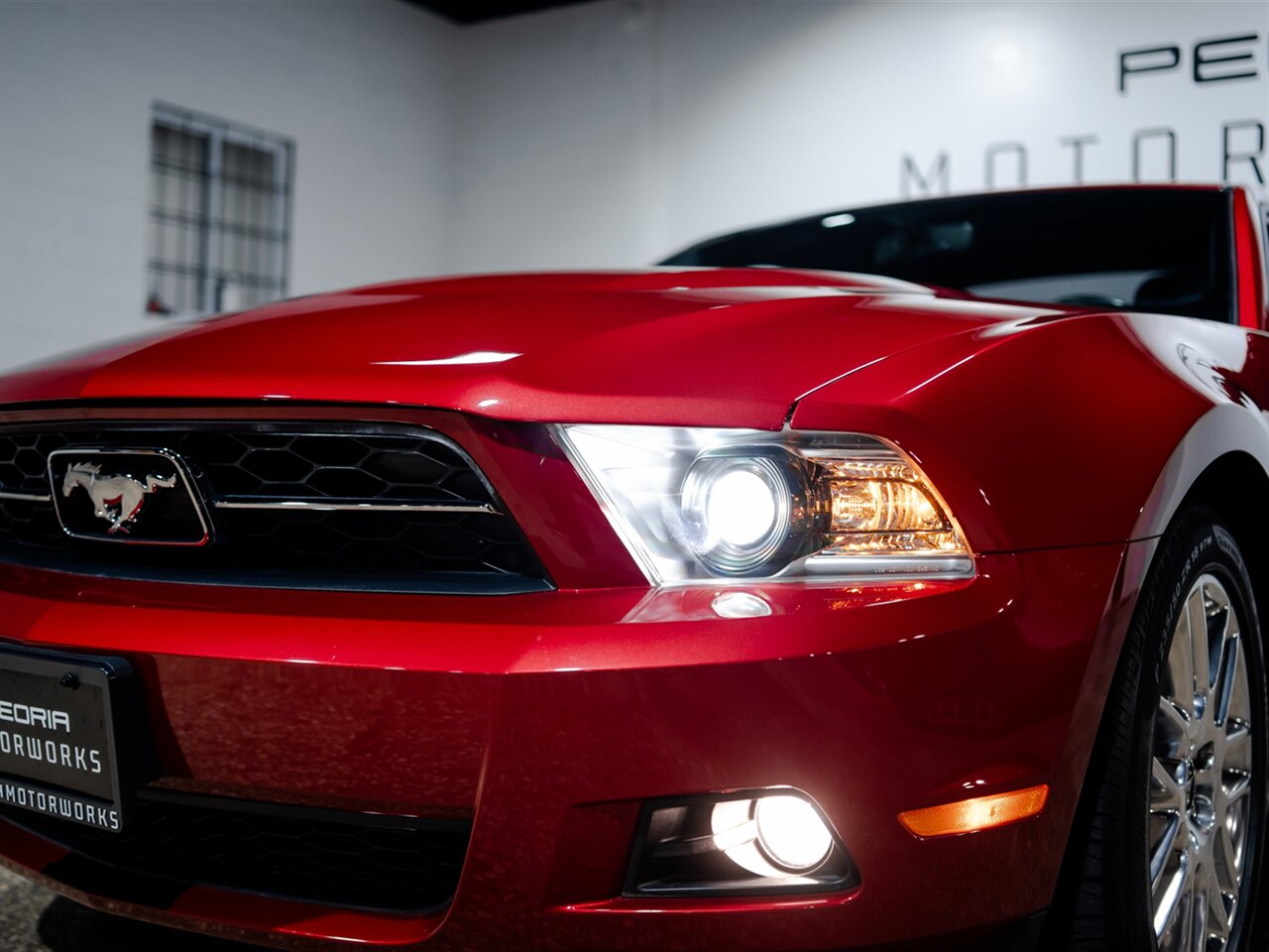 2012 Ford Mustang V6 Premium - Photo 14 - Peoria, IL 61615